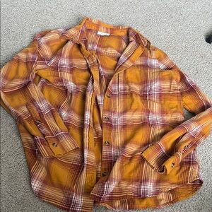 So Women’s flannel medium